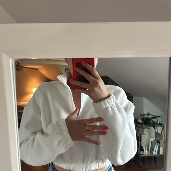 Cropped Pullover Sweatshirt NWT - Picture 2 of 4